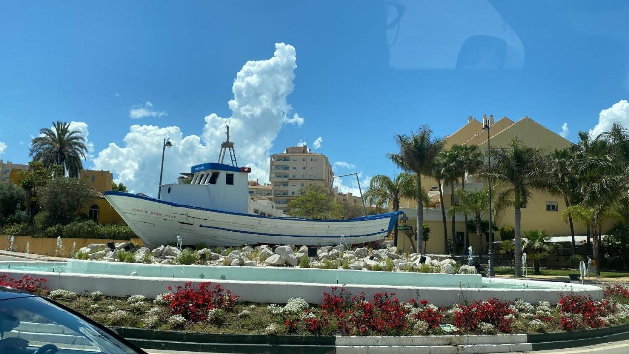 Central 2-Bed Apartment In Estepona Port エクステリア 写真