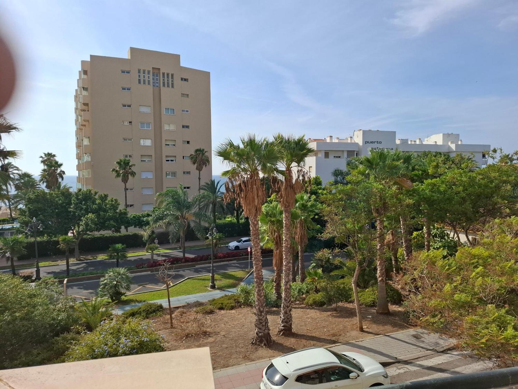 Central 2-Bed Apartment In Estepona Port エクステリア 写真